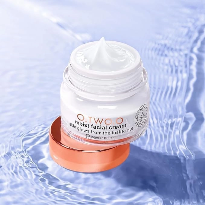 O.TWO.O LUXURIOUS MOISTURIZING FASE BASE